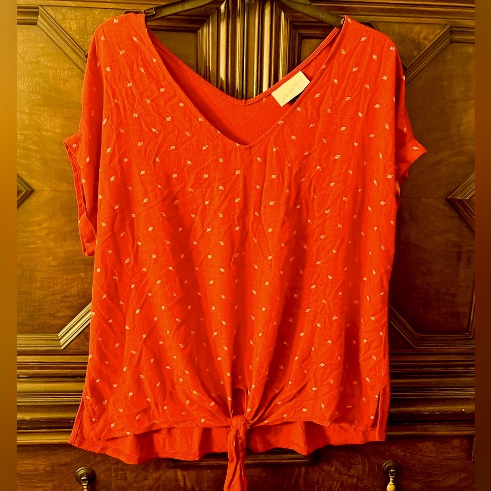 Universal Thread tie front shirt sleeve top.  Red.  Like new.  Size M